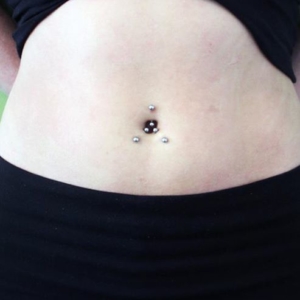 bauchnabel navell belly button piercing triple