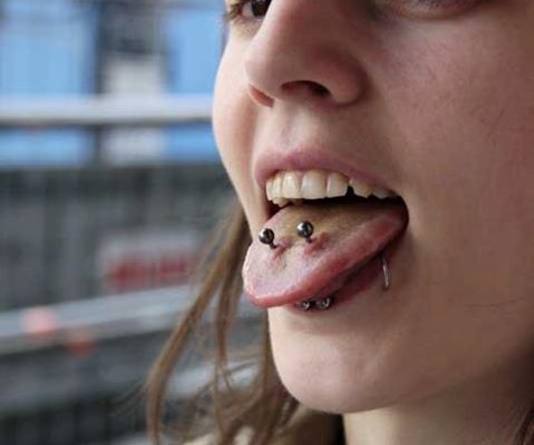 venom piercings tongue zungenpiercing