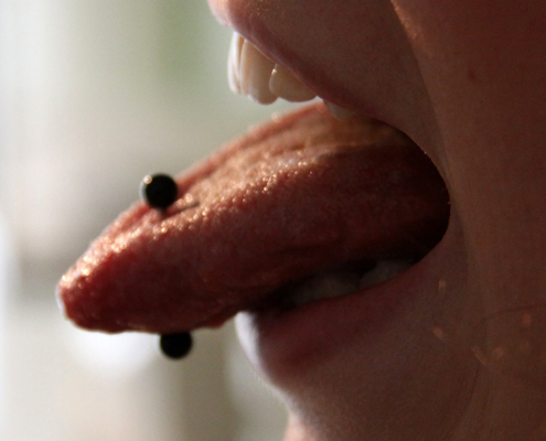 tongue piercing zungenpiercing